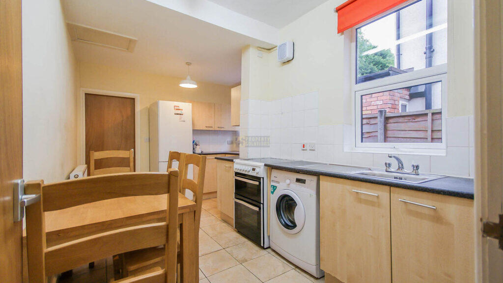 5 bed Mid Terraced House for rent in Birmingham. From Property Solutions - Birmingham