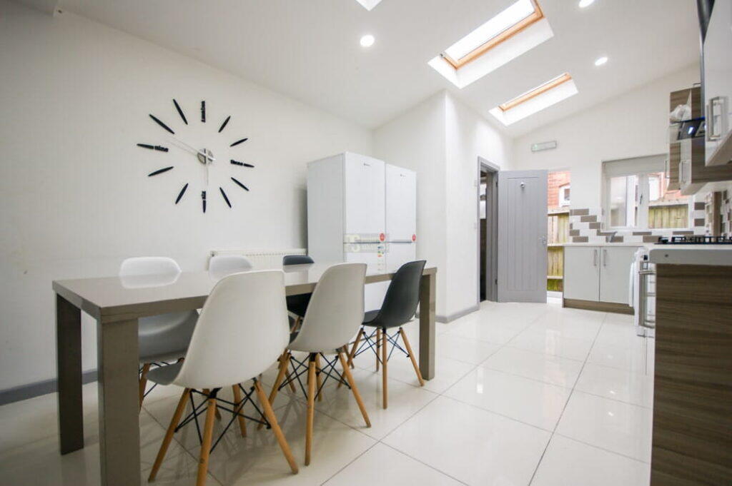 5 bed Mid Terraced House for rent in Birmingham. From Property Solutions - Birmingham