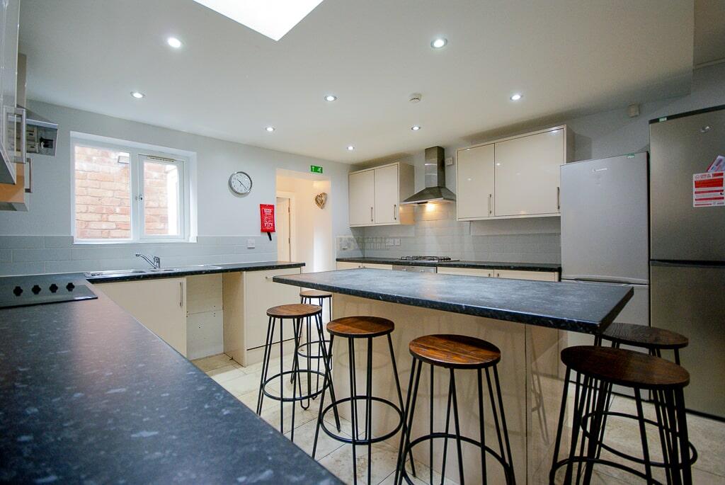 7 bed Mid Terraced House for rent in Birmingham. From Property Solutions - Birmingham