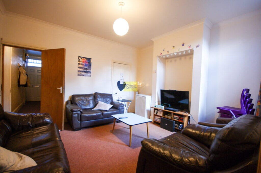 6 bed Mid Terraced House for rent in Birmingham. From Property Solutions - Birmingham