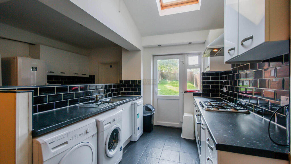 5 bed Mid Terraced House for rent in Birmingham. From Property Solutions - Birmingham