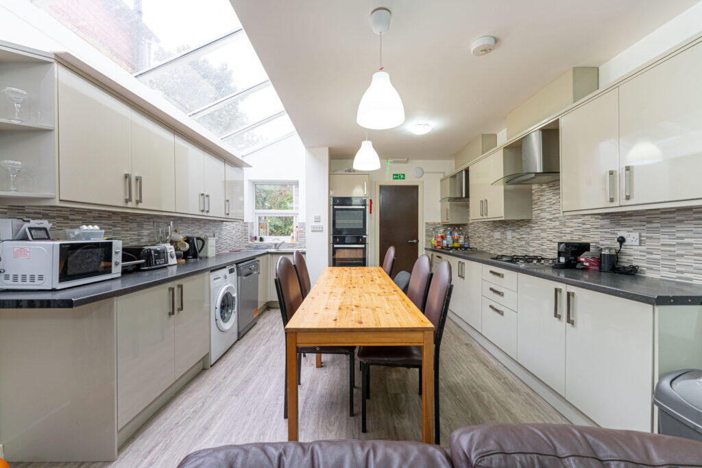 7 bed Mid Terraced House for rent in Birmingham. From Property Solutions - Birmingham