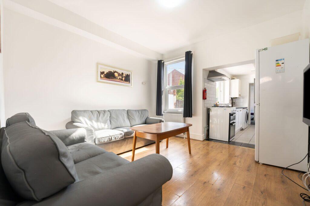 5 bed Mid Terraced House for rent in Birmingham. From Property Solutions - Birmingham