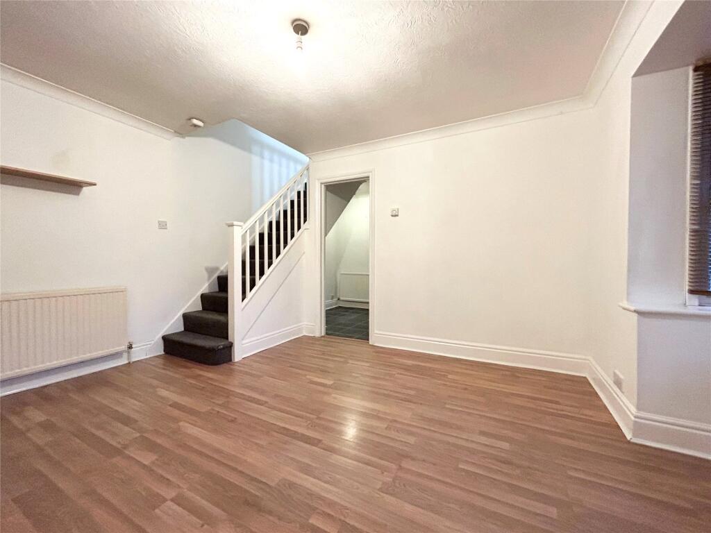 1 bed Mid Terraced House for rent in Sindlesham. From Prospect Estate Agency - Wokingham