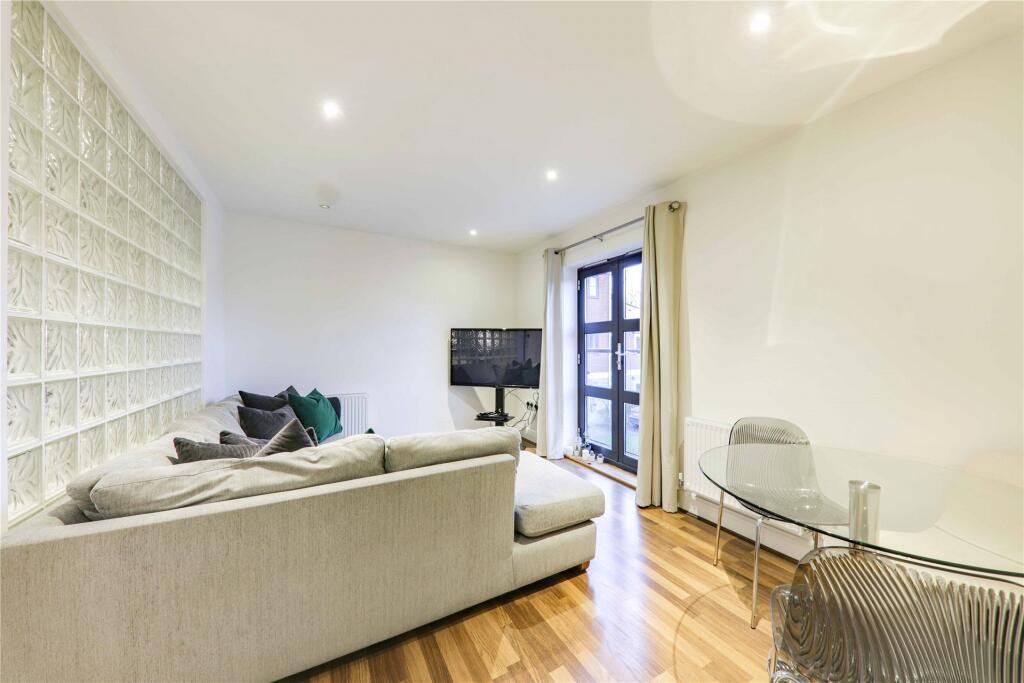 2 bed 1st Floor Flat for rent in Sindlesham. From Prospect Estate Agency - Wokingham