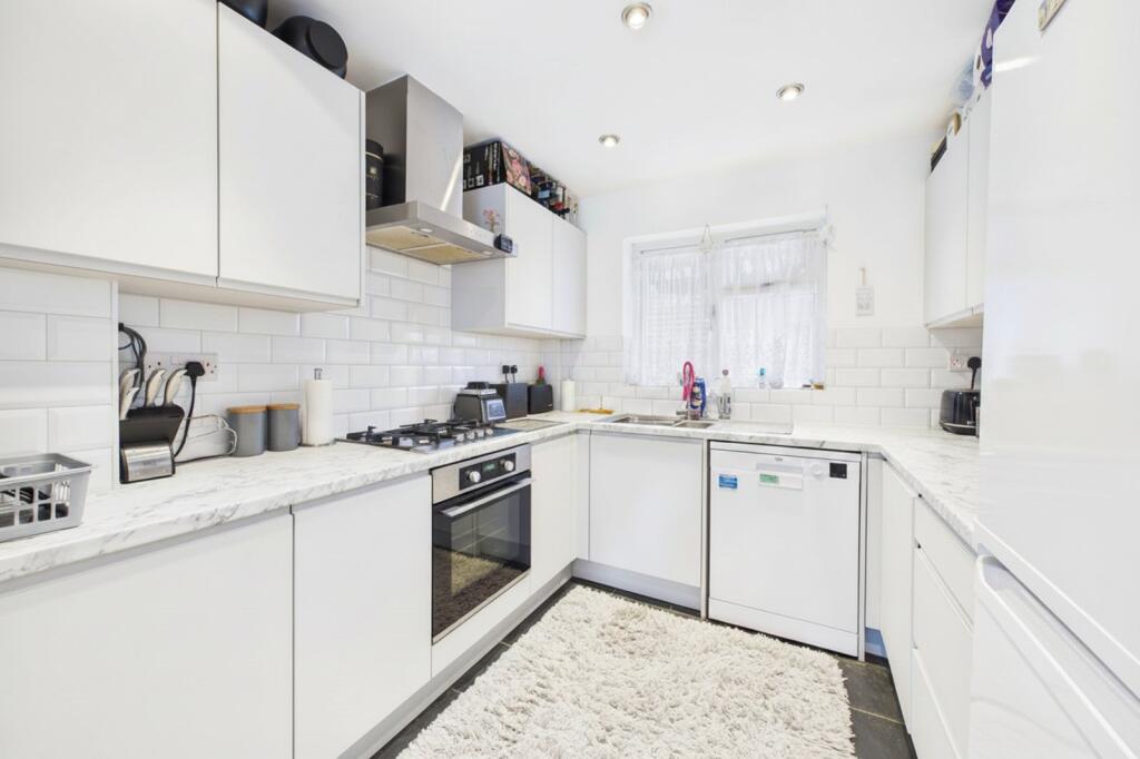 4 bed End of Terrace for rent in Shinfield. From Prospect Estate Agency - Wokingham