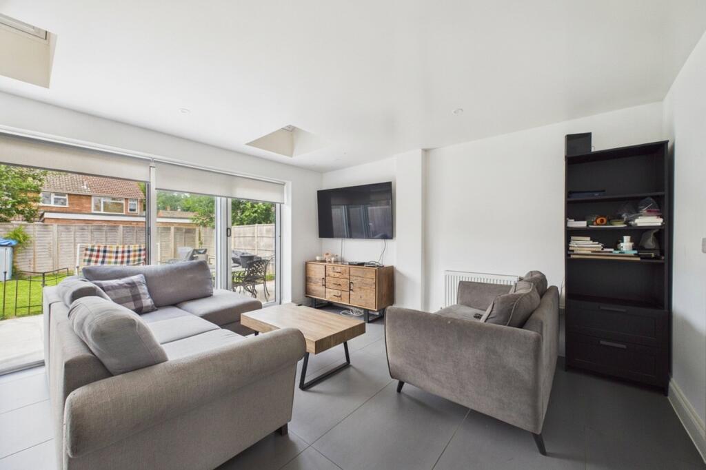 3 bed End of Terrace for rent in Sindlesham. From Prospect Estate Agency - Wokingham