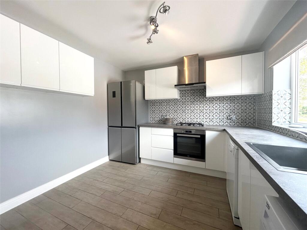 3 bed Mid Terraced House for rent in Sindlesham. From Prospect Estate Agency - Wokingham