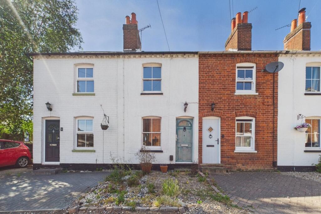 2 bed Mid Terraced House for rent in Sindlesham. From Prospect Estate Agency - Wokingham 2 bed Mid Terraced House for rent in Sindlesham. From Prospect Estate Agency - Wokingham