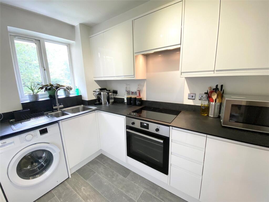2 bed 1st Floor Flat for rent in Crowthorne. From Prospect Estate Agency - Wokingham