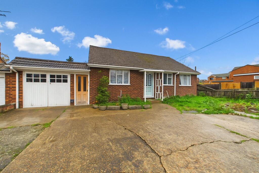 3 bed Bungalow for rent in Barkham. From Prospect Estate Agency - Wokingham