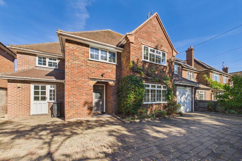 5 bed Detached for rent in Wokingham. From Prospect Estate Agency - Wokingham