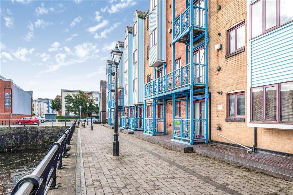 1 bed Apartment for rent in Swansea. From Peter Alan - Maritime Quarter