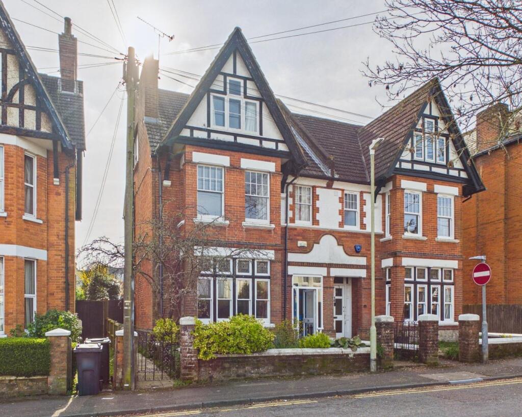 6 bed Semi Detached for rent in Ashford. From Gould & Harrison Estate Agents - Ashford