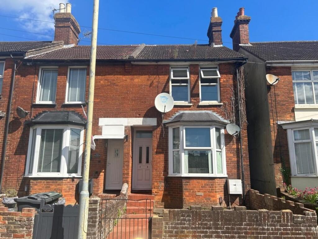 3 bed Mid Terraced House for rent in Ashford. From Gould & Harrison Estate Agents - Ashford