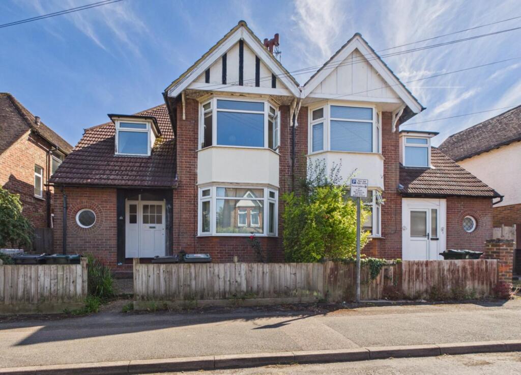 2 bed 1st Floor Flat for rent in Ashford. From Gould & Harrison Estate Agents - Ashford