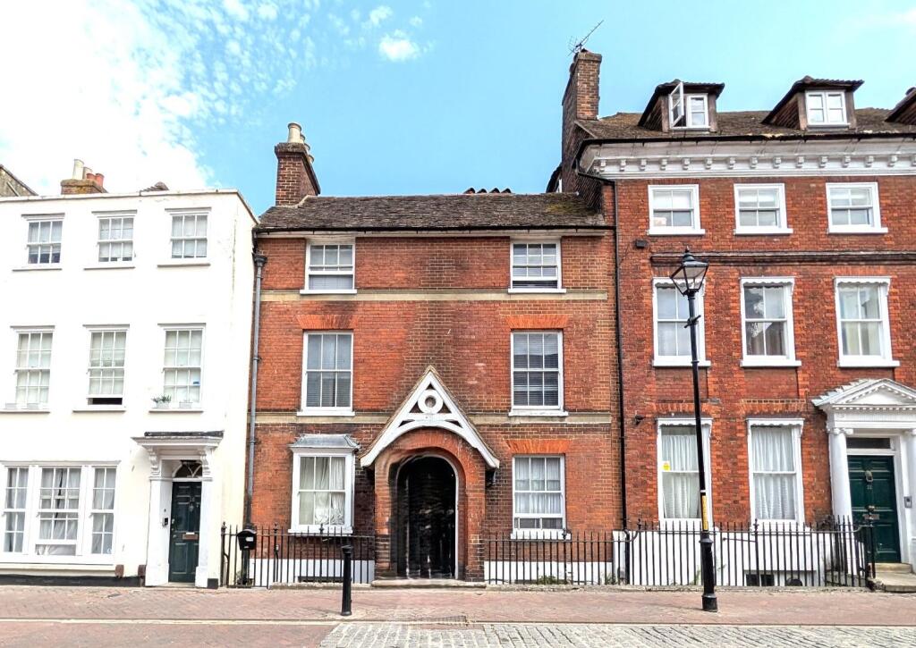 2 bed 1st Floor Flat for rent in Ashford. From Gould & Harrison Estate Agents - Ashford 2 bed 1st Floor Flat for rent in Ashford. From Gould & Harrison Estate Agents - Ashford