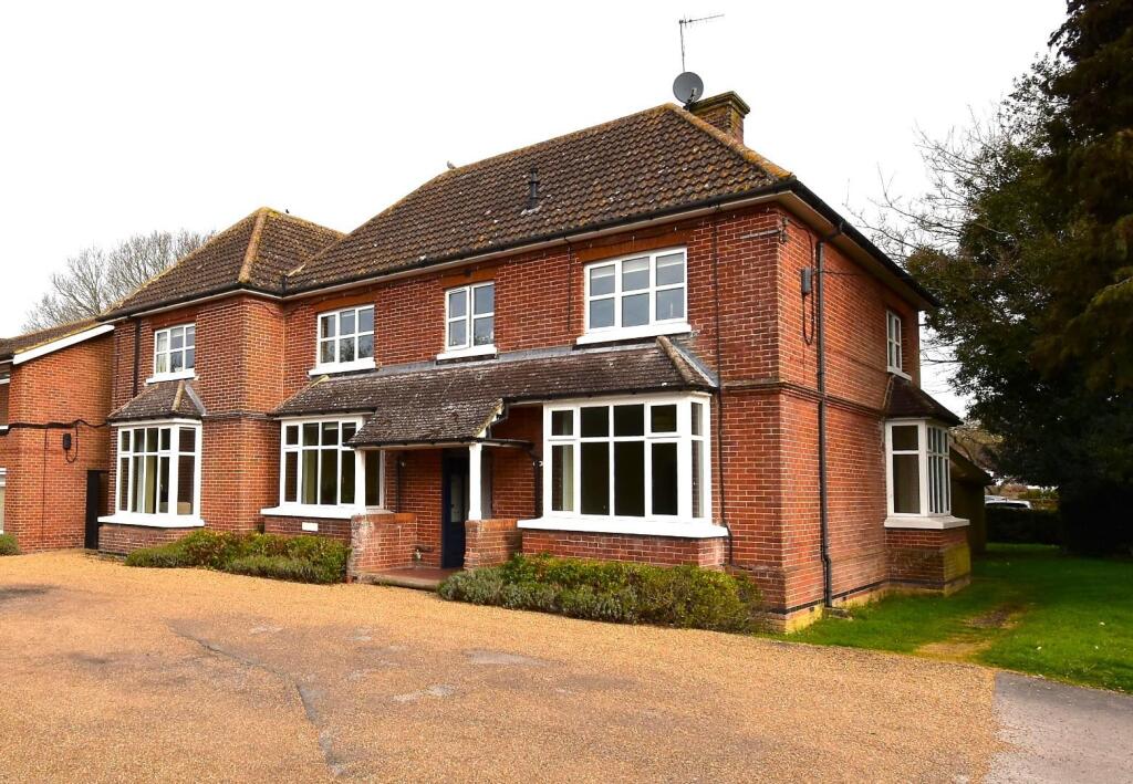 2 bed Apartment for rent in Wye. From Gould & Harrison Estate Agents - Ashford