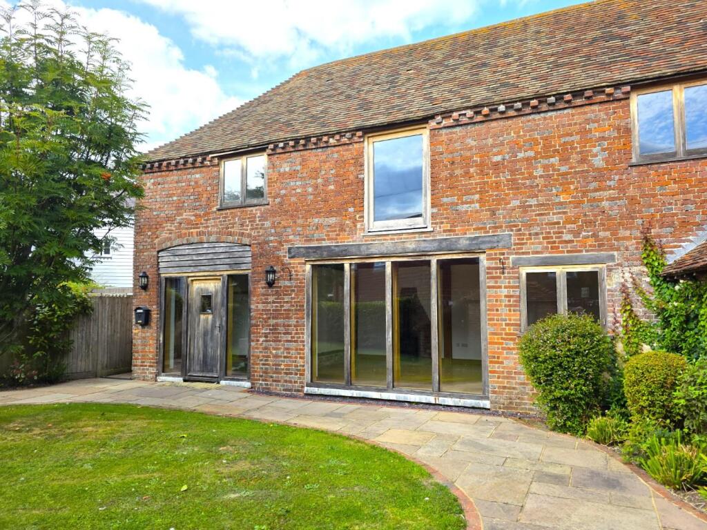 2 bed Barn Conversion for rent in Appledore Heath. From Gould & Harrison Estate Agents - Ashford