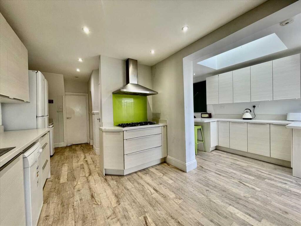 8 bed House Share for rent in Plymouth. From Purple Letting - Plymouth