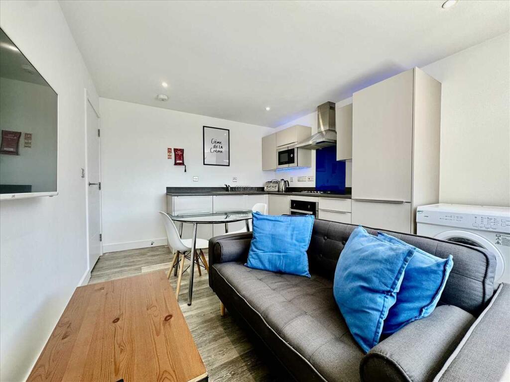 2 bed Apartment for rent in Plymouth. From Purple Letting - Plymouth 2 bed Apartment for rent in Plymouth. From Purple Letting - Plymouth