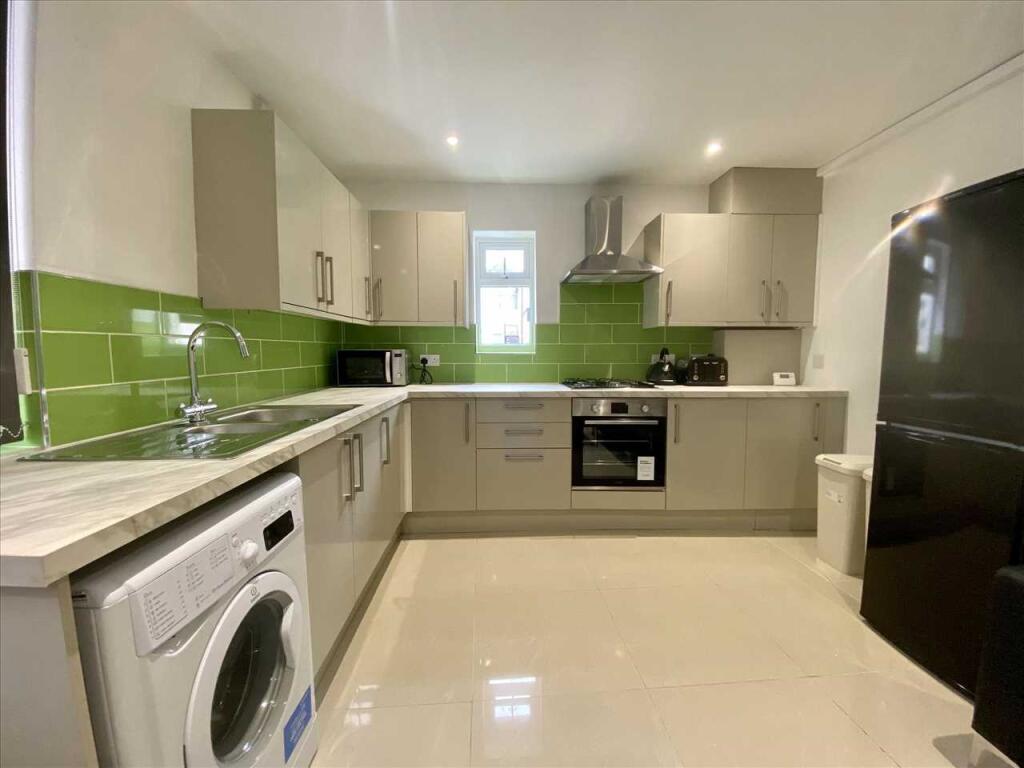 2 bed Apartment for rent in Plymouth. From Purple Letting - Plymouth