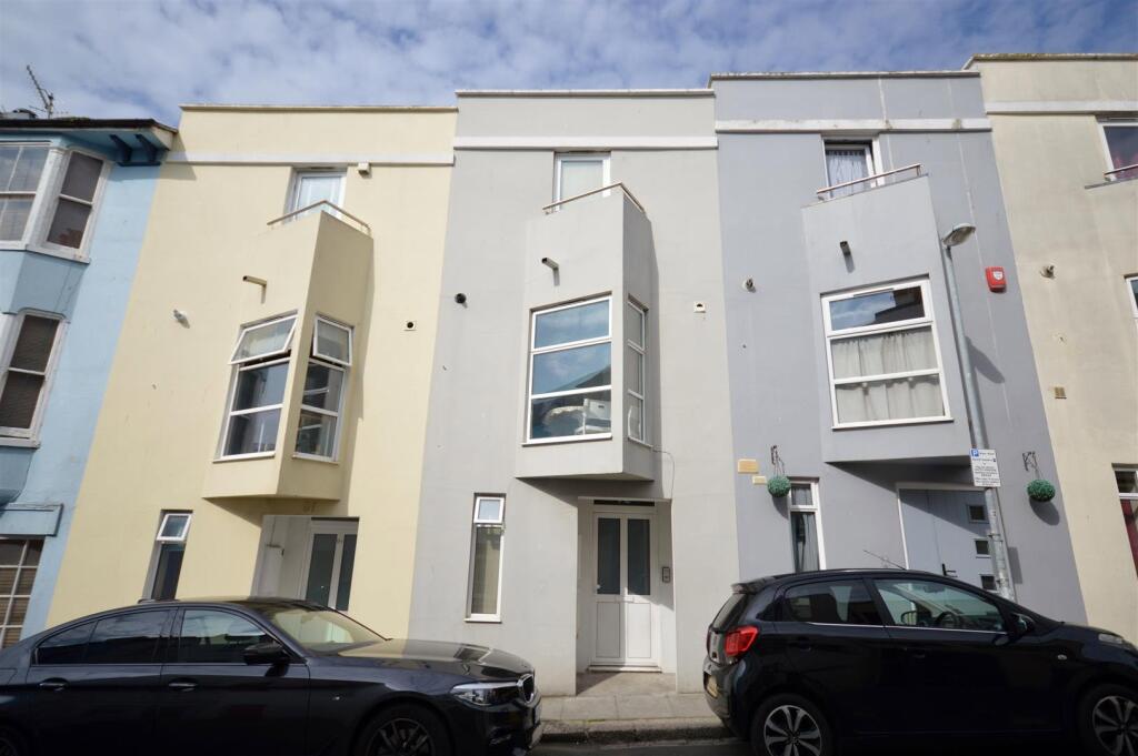 5 bed Mid Terraced House for rent in Brighton and Hove. From Q Estate Agents - Brighton