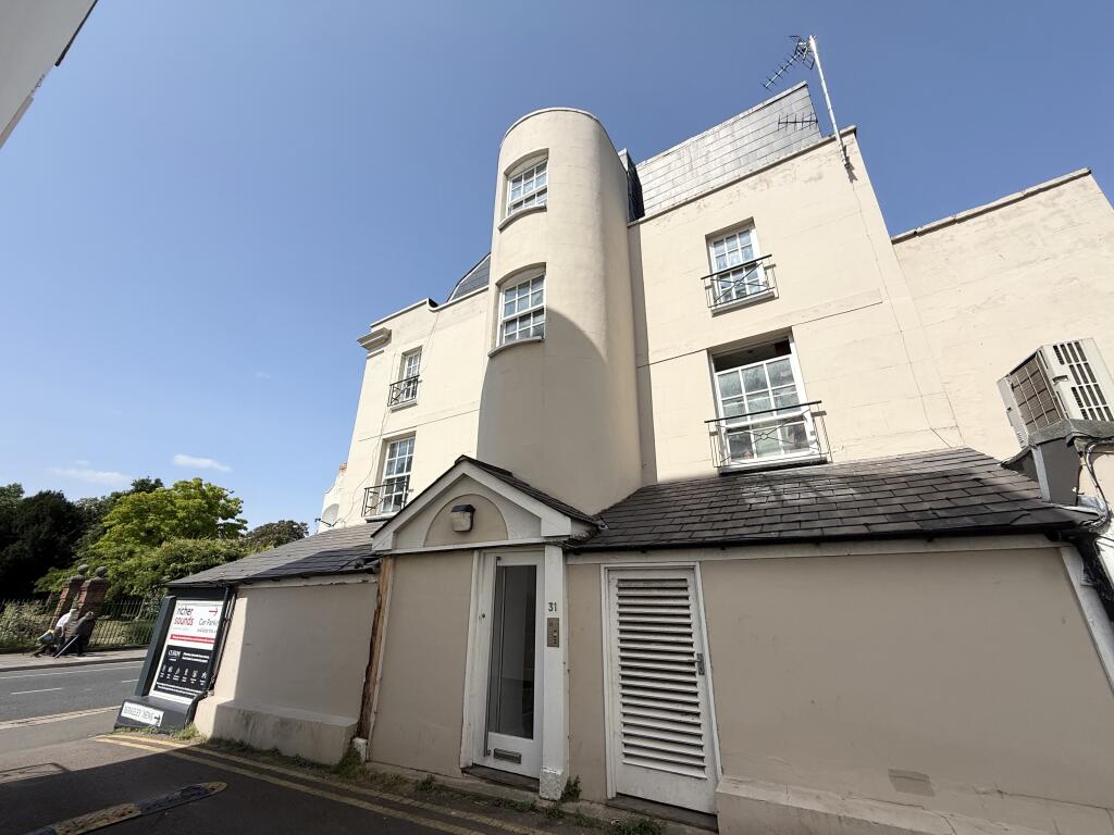 4 bed Studio for rent in Cheltenham. From R A Bennett & Partners - Cheltenham