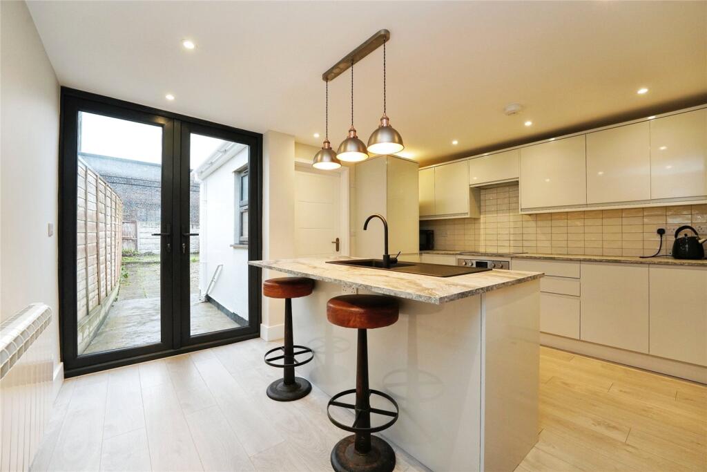 3 bed Detached for rent in Cheltenham. From R A Bennett & Partners - Cheltenham 3 bed Detached for rent in Cheltenham. From R A Bennett & Partners - Cheltenham