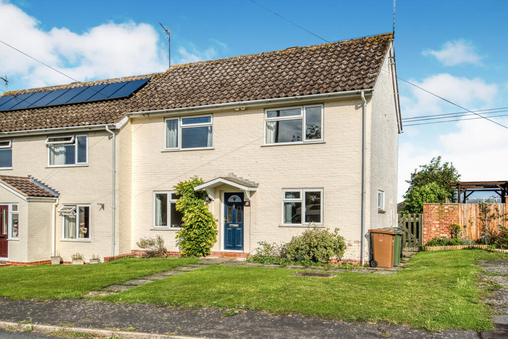 3 bed End of Terrace for rent in Great Comberton. From R A Bennett & Partners - Evesham 3 bed End of Terrace for rent in Great Comberton. From R A Bennett & Partners - Evesham