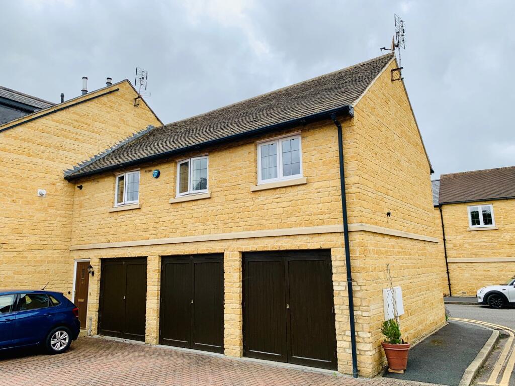 2 bed 1st Floor Flat for rent in Broadway. From R A Bennett & Partners - Evesham