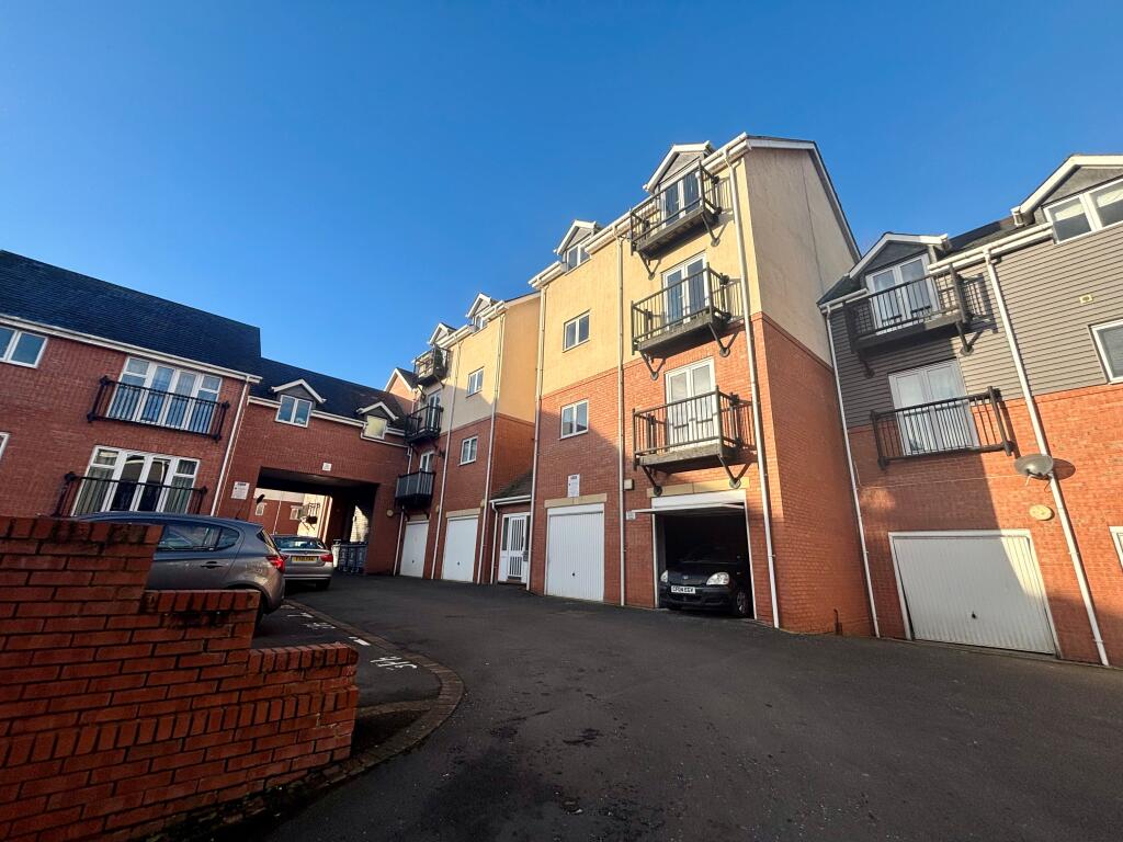 2 bed 1st Floor Flat for rent in Evesham. From R A Bennett & Partners - Evesham 2 bed 1st Floor Flat for rent in Evesham. From R A Bennett & Partners - Evesham