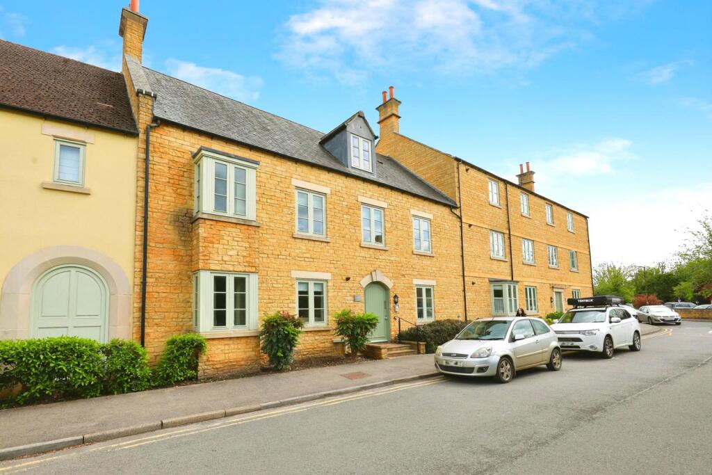 2 bed 1st Floor Flat for rent in Moreton-in-Marsh. From R A Bennett & Partners - Evesham 2 bed 1st Floor Flat for rent in Moreton-in-Marsh. From R A Bennett & Partners - Evesham