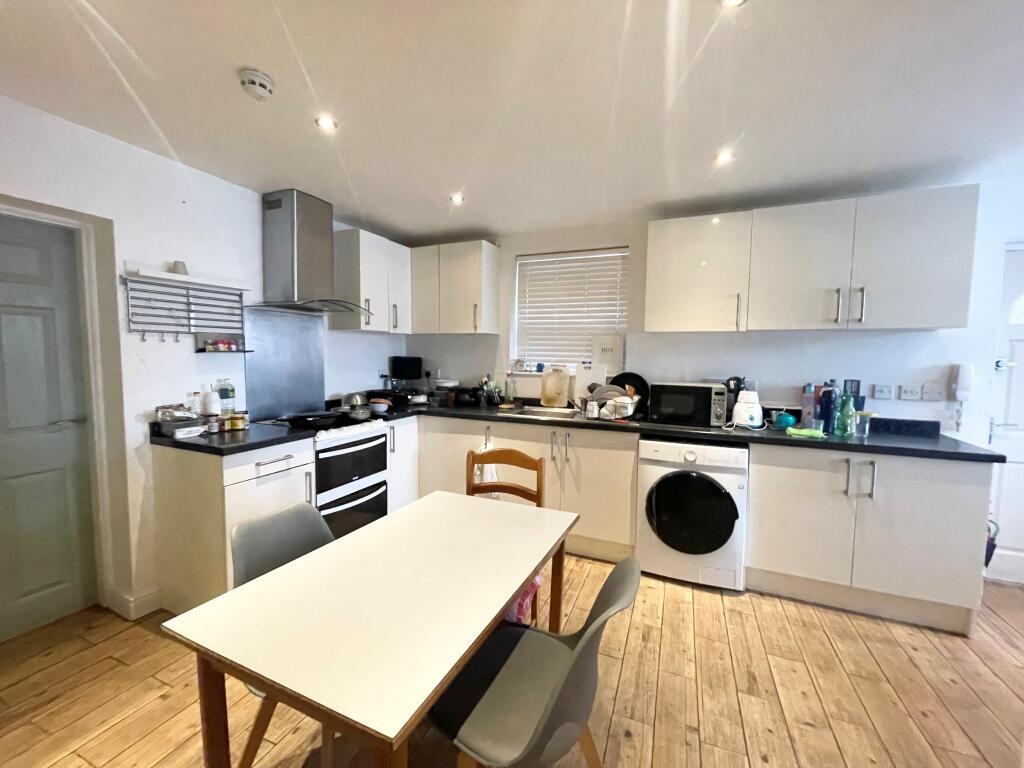 2 bed Apartment for rent in Whitnash. From R A Bennett & Partners - Leamington Spa