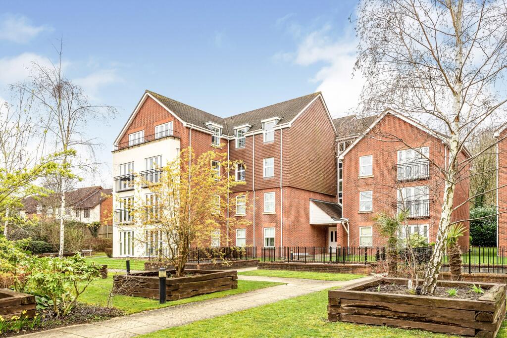 2 bed 1st Floor Flat for rent in Warwick. From R A Bennett & Partners - Leamington Spa