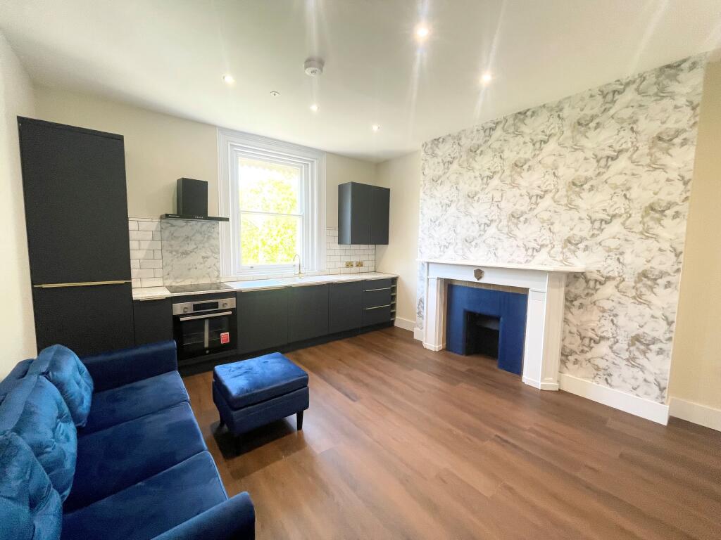 2 bed Apartment for rent in Royal Leamington Spa. From R A Bennett & Partners - Leamington Spa