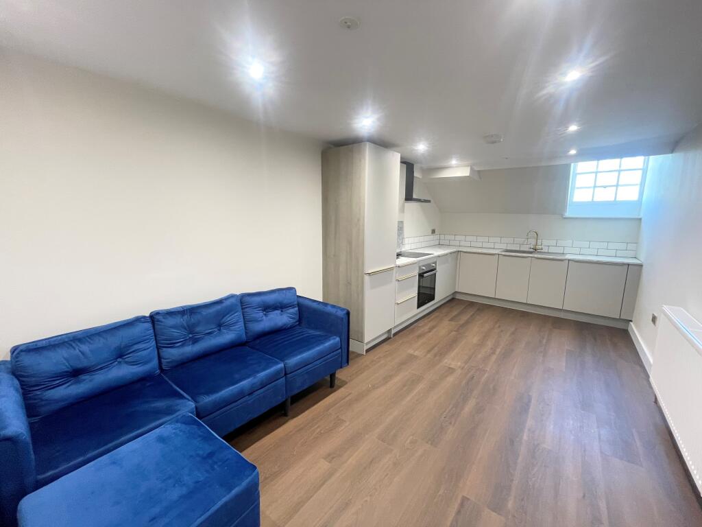 2 bed Penthouse for rent in Royal Leamington Spa. From R A Bennett & Partners - Leamington Spa