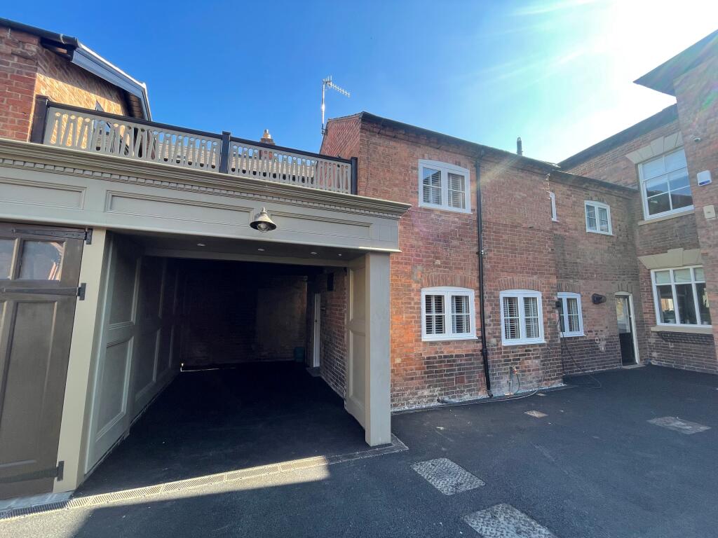 2 bed Detached for rent in Warwick. From R A Bennett & Partners - Leamington Spa