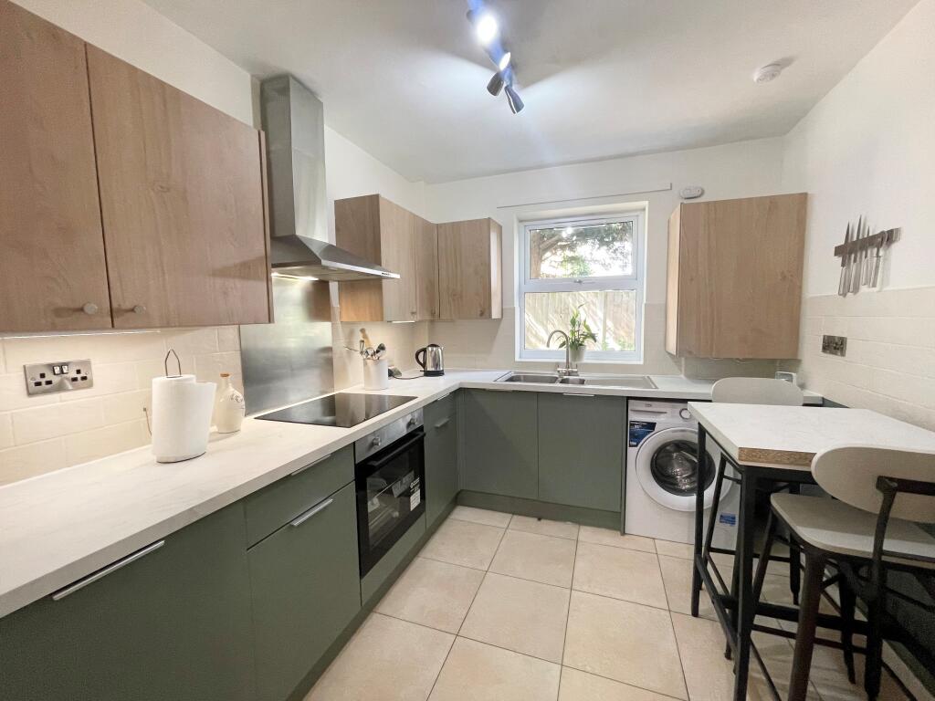 2 bed 1st Floor Flat for rent in Royal Leamington Spa. From R A Bennett & Partners - Leamington Spa
