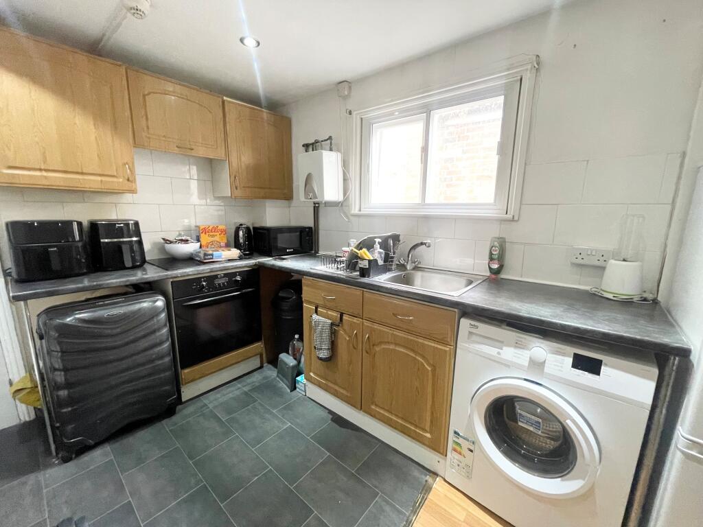 1 bed 1st Floor Flat for rent in Whitnash. From R A Bennett & Partners - Leamington Spa