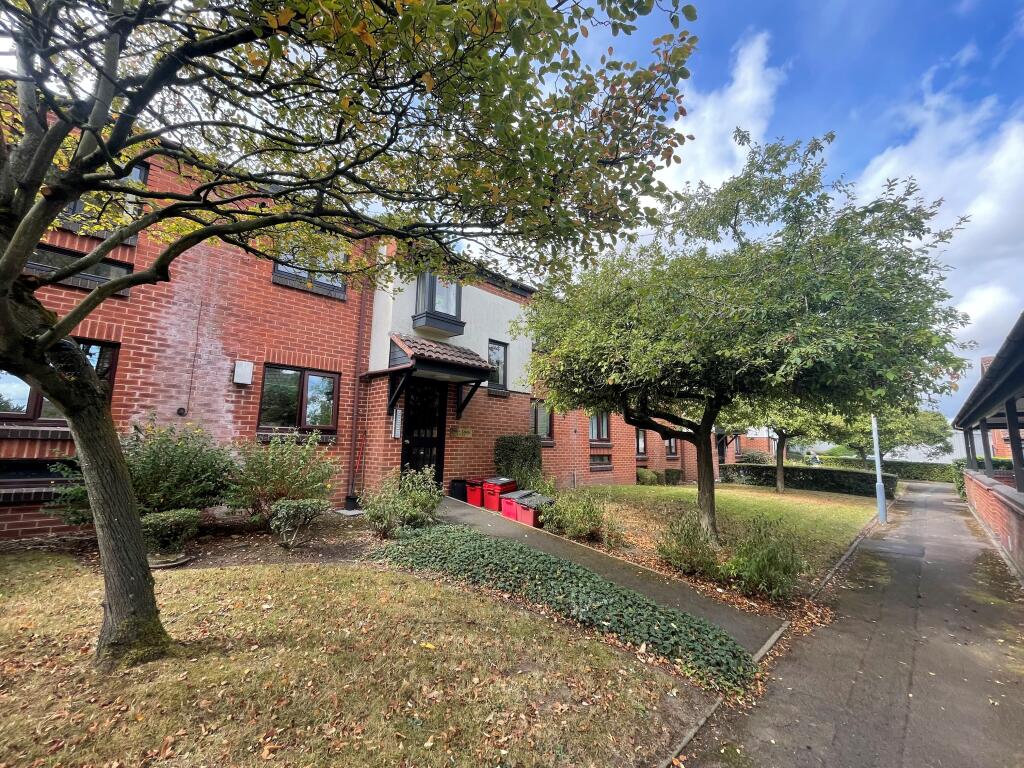 2 bed 1st Floor Flat for rent in Warwick. From R A Bennett & Partners - Leamington Spa 2 bed 1st Floor Flat for rent in Warwick. From R A Bennett & Partners - Leamington Spa