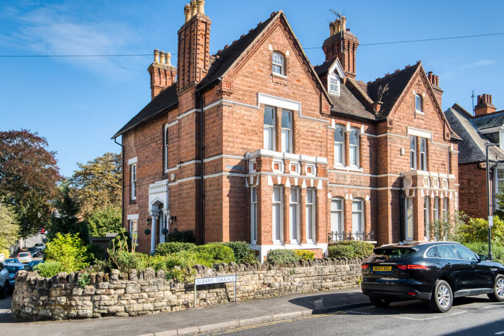 6 bed Semi Detached for rent in Royal Leamington Spa. From R A Bennett & Partners - Leamington Spa