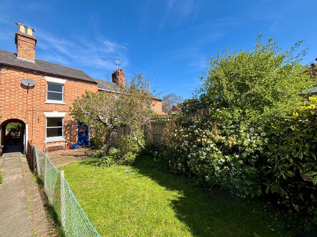 2 bed Cottage for rent in Tiddington. From R A Bennett & Partners - Stratford Upon Avon