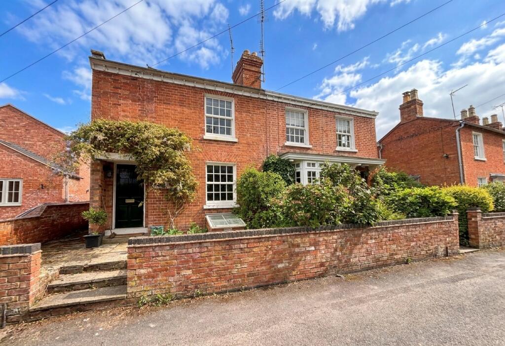 3 bed Detached for rent in . From R A Bennett & Partners - Stratford Upon Avon