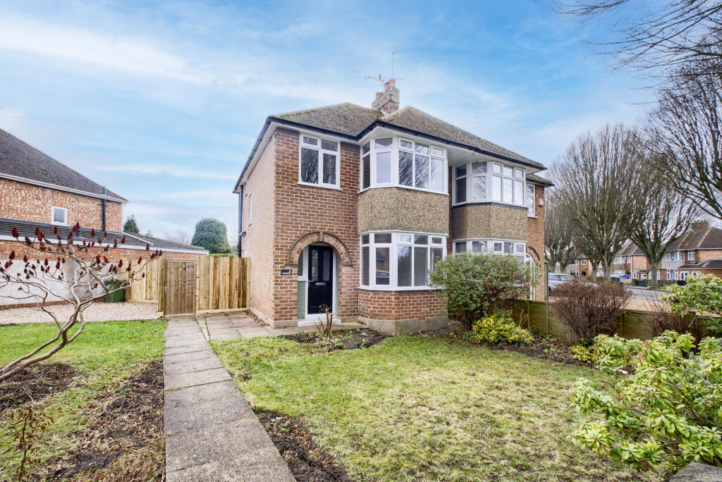 3 bed Semi Detached for rent in Whitnash. From R A Bennett & Partners - Stratford Upon Avon 3 bed Semi Detached for rent in Whitnash. From R A Bennett & Partners - Stratford Upon Avon