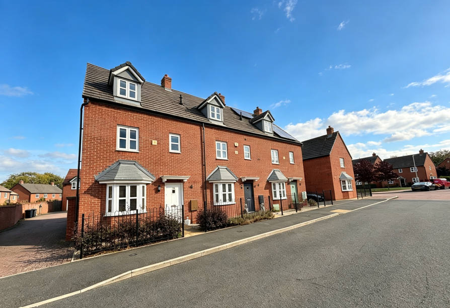 4 bed Semi Detached for rent in Clifford Chambers. From R A Bennett & Partners - Stratford Upon Avon 4 bed Semi Detached for rent in Clifford Chambers. From R A Bennett & Partners - Stratford Upon Avon