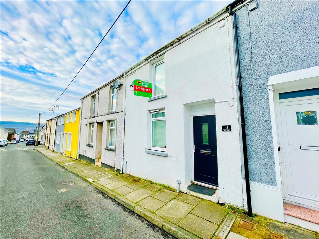 3 bed Mid Terraced House for rent in Merthyr Tudful. From Peter Alan - Merthyr Tydfil