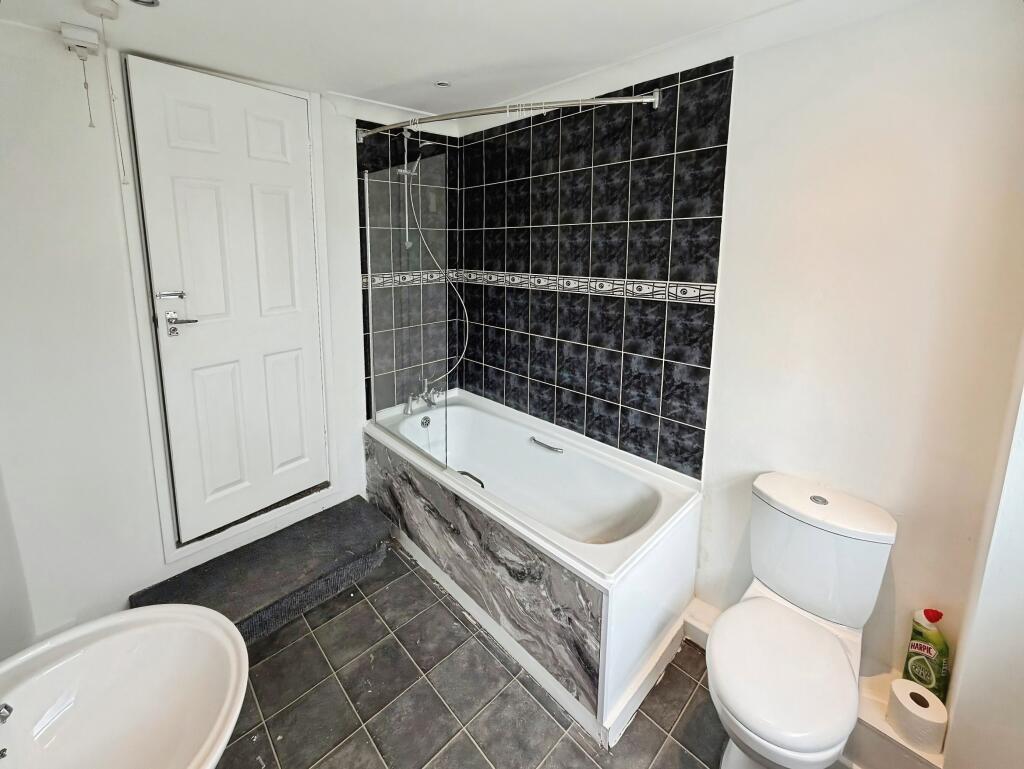 4 bed End of Terrace for rent in Llwyncelyn. From Peter Alan - Morriston 4 bed End of Terrace for rent in Llwyncelyn. From Peter Alan - Morriston