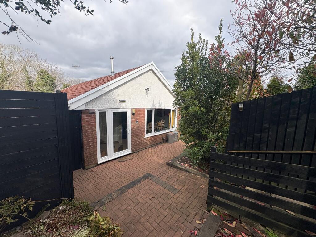 3 bed Bungalow for rent in Llwyncelyn. From Peter Alan - Morriston