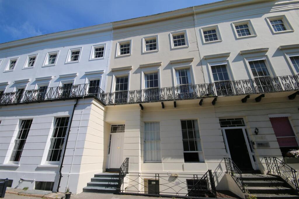 2 bed 1st Floor Flat for rent in Cheltenham. From Read Maurice - Cheltenham